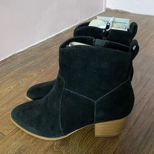 Amazon Essential Black Ankle Boots